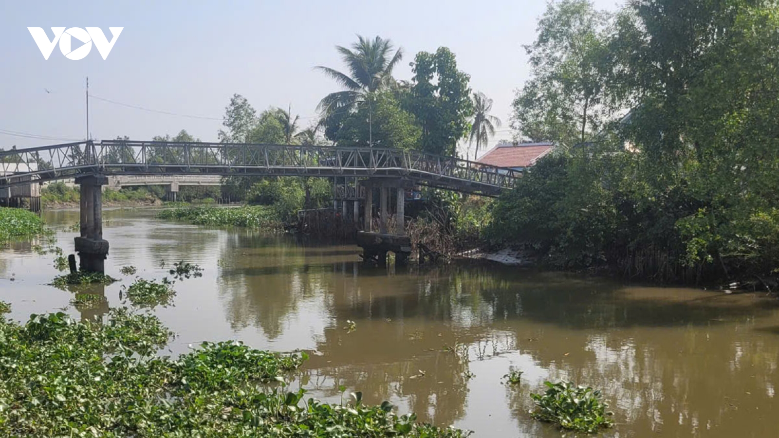 Khẩn trương làm rõ một người chết trôi nổi dưới kênh ở Đồng Tháp