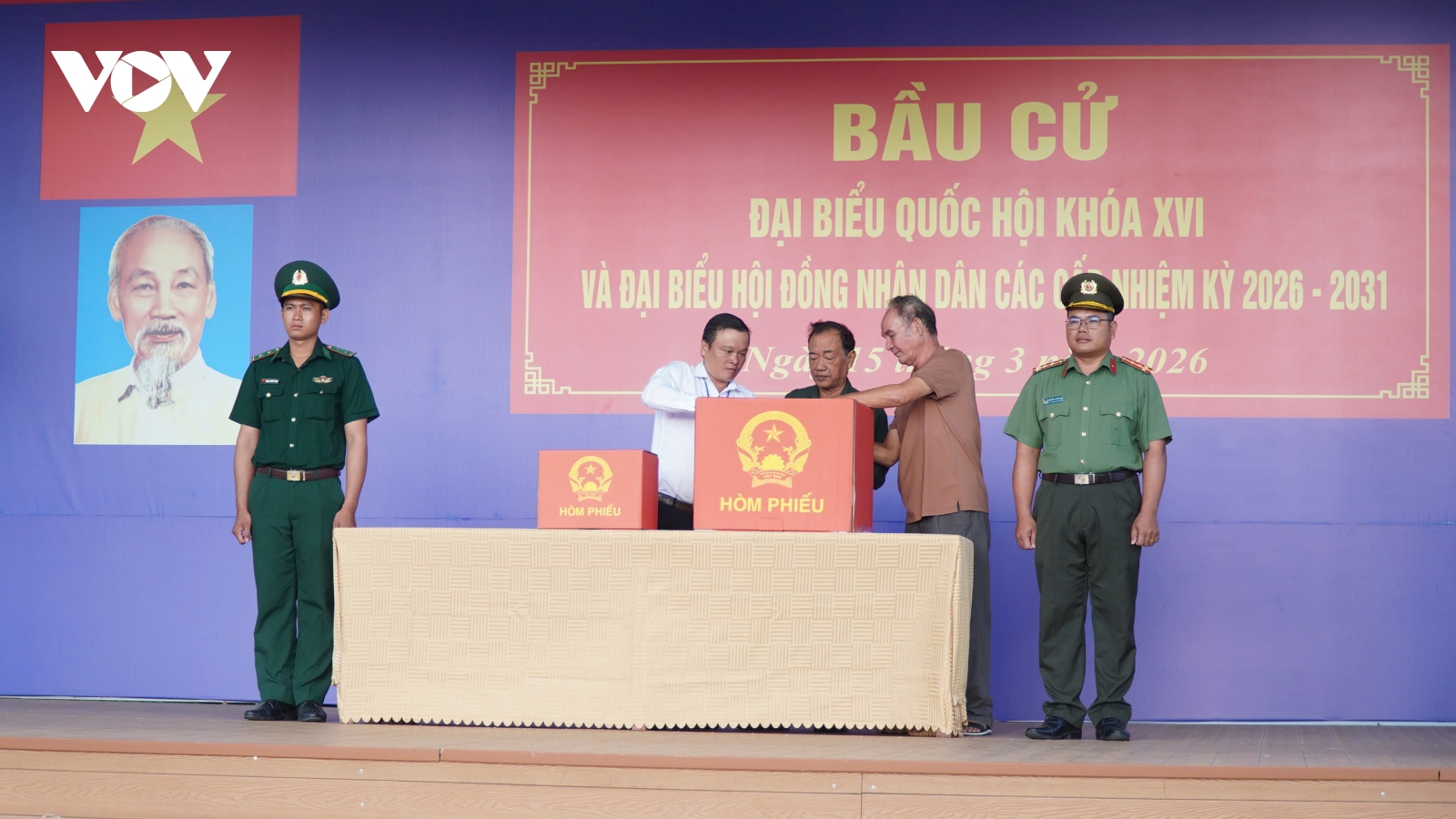 Tỷ lệ cử tri đi bỏ phiếu tại Cà Mau đạt trên 98%