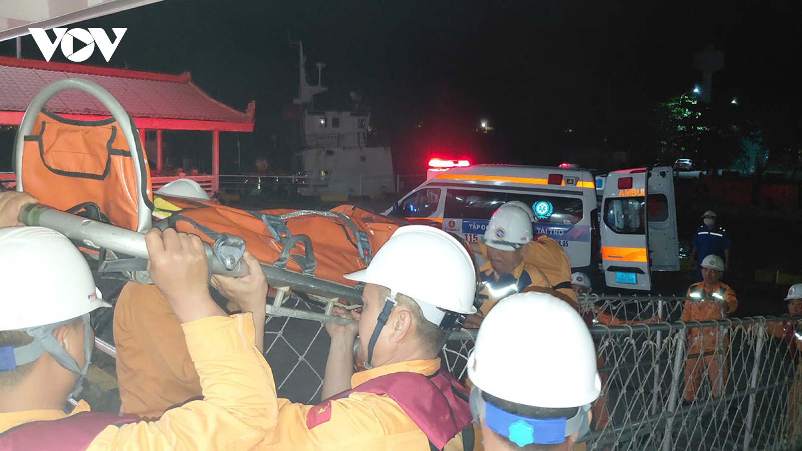 Xuyên đêm cứu nạn khẩn cấp một bệnh nhân nguy kịch từ Cù Lao Chàm vào bờ điều trị