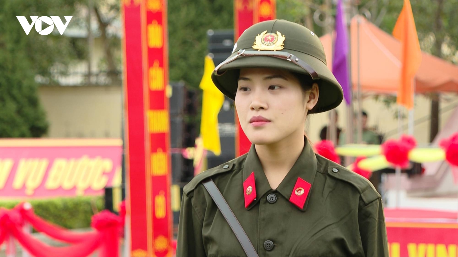 Tốt nghiệp đại học loại xuất sắc, nữ sinh viết đơn tình nguyện nhập ngũ