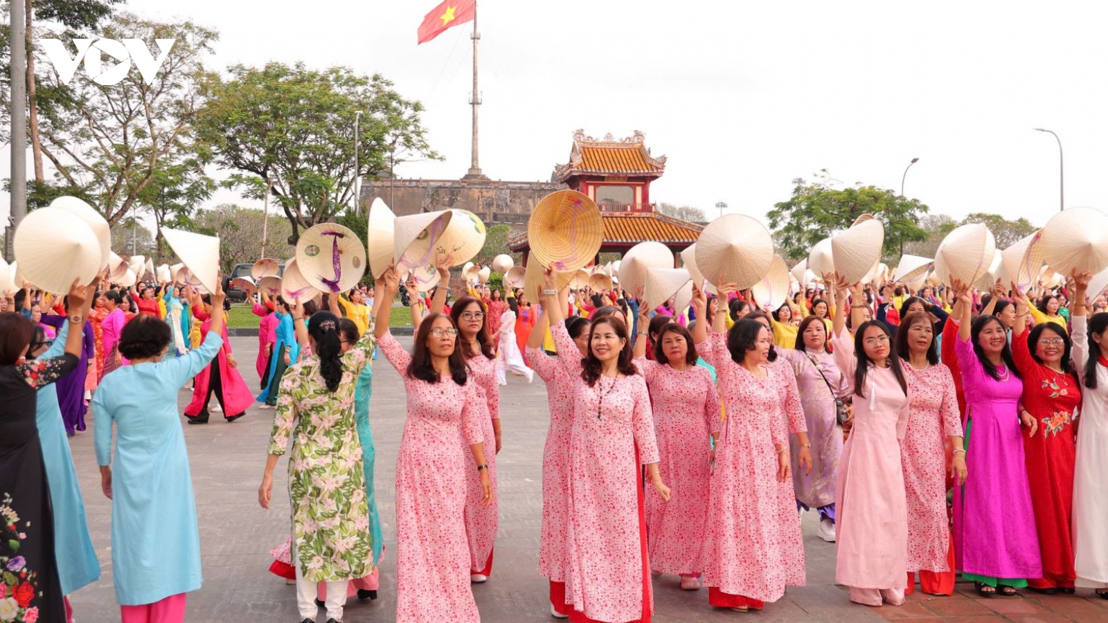 Gần 1.000 phụ nữ Huế tham gia ngày hội “Rực rỡ tháng 3”