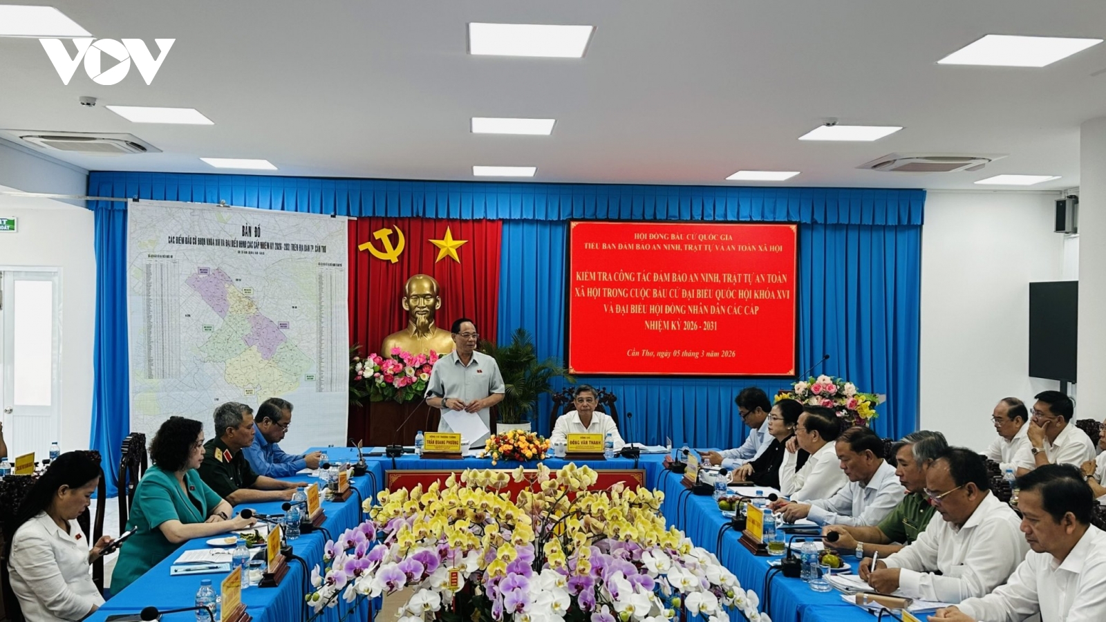 Đoàn kiểm tra của Hội đồng Bầu cử quốc gia làm việc tại Cần Thơ