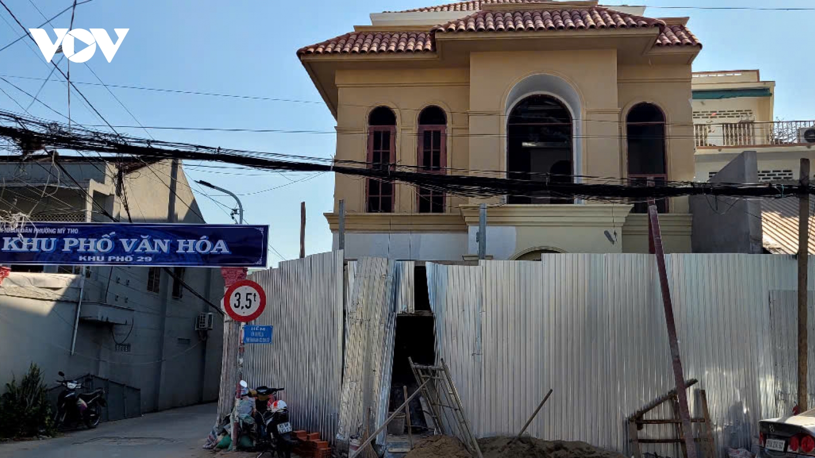 Đình chỉ thi công tòa nhà 3 tầng lấn đường, chiếm cống thoát nước tại Đồng Tháp