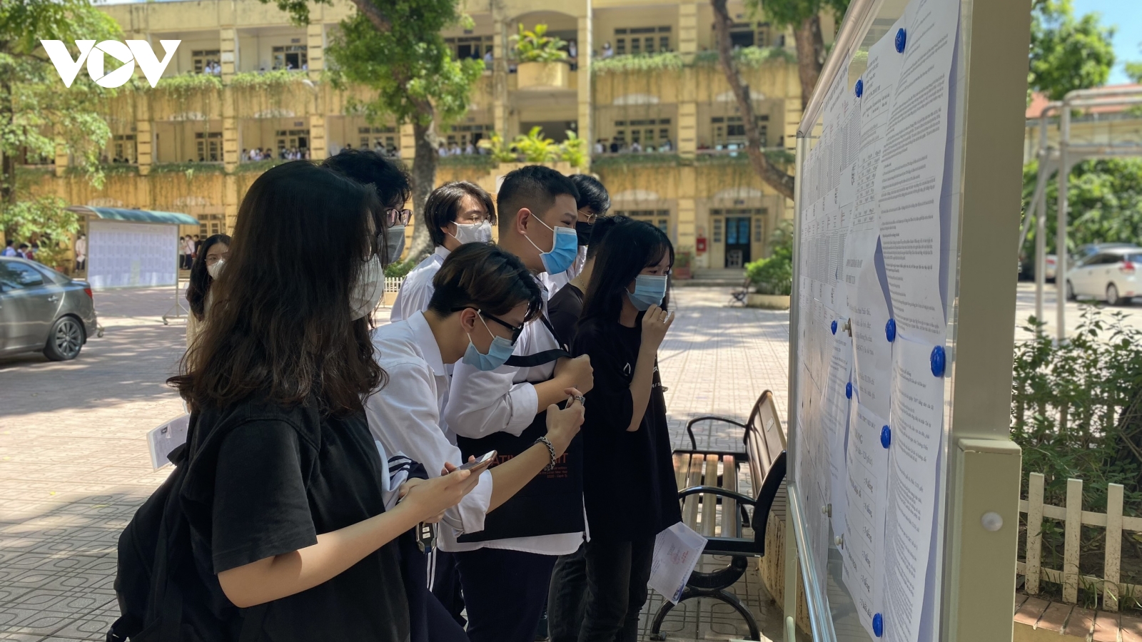 Từ 15/4, không còn bằng tốt nghiệp THCS, giao hiệu trưởng cấp bằng tốt nghiệp THPT