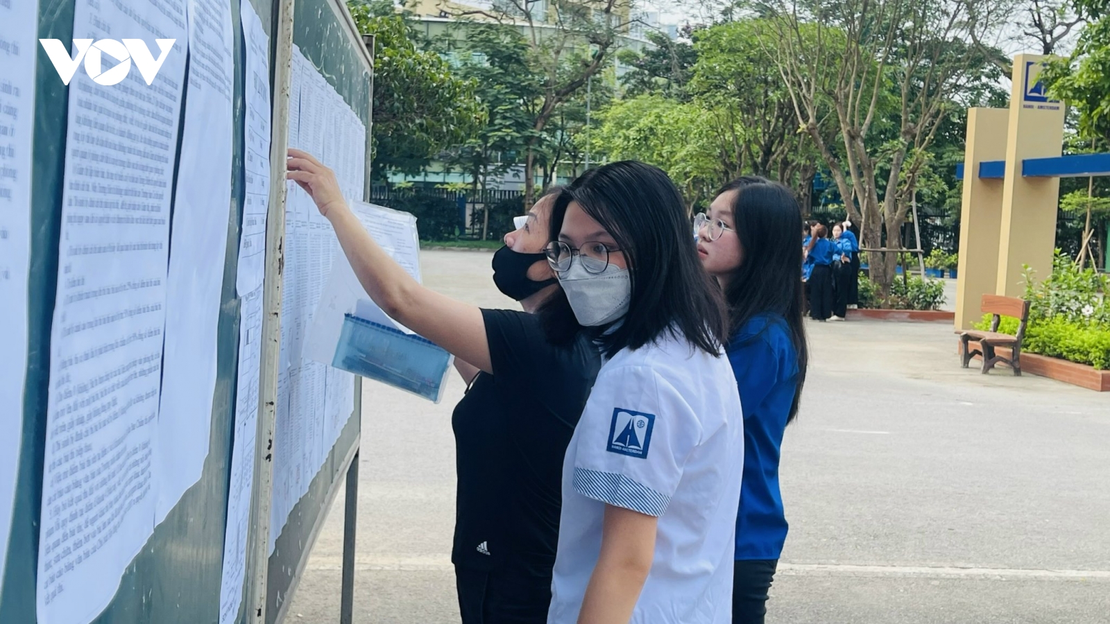 Hà Nội bỏ 12 khu vực tuyển sinh lớp 10: Phụ huynh thấp thỏm chờ phân tuyến