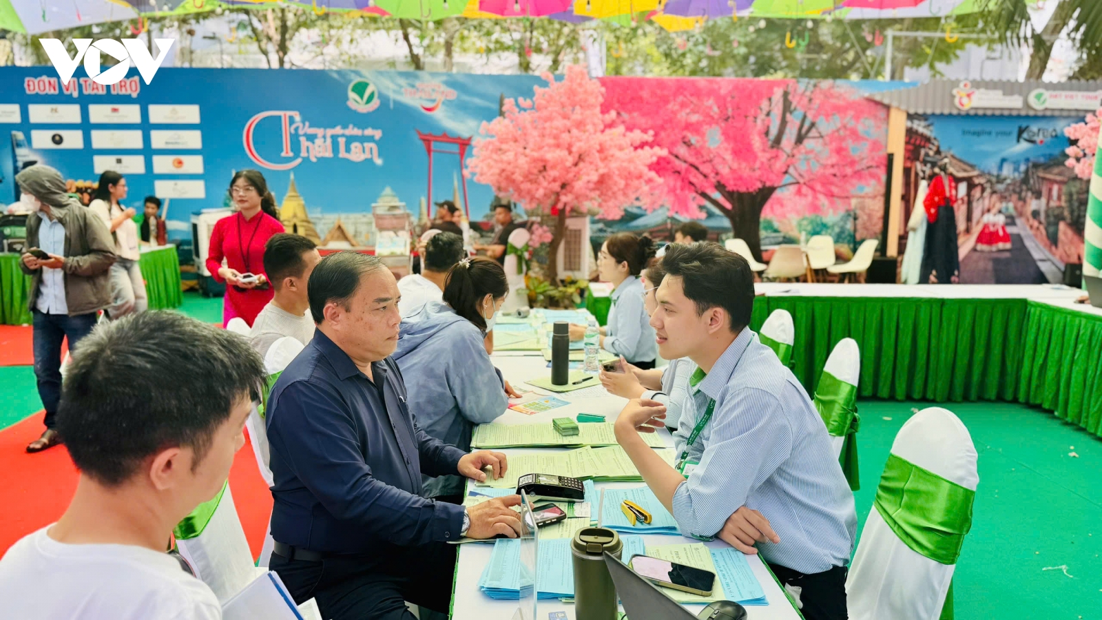 Hàng loạt công ty giảm giá tour, kích cầu du lịch hè bất chấp "bão giá"