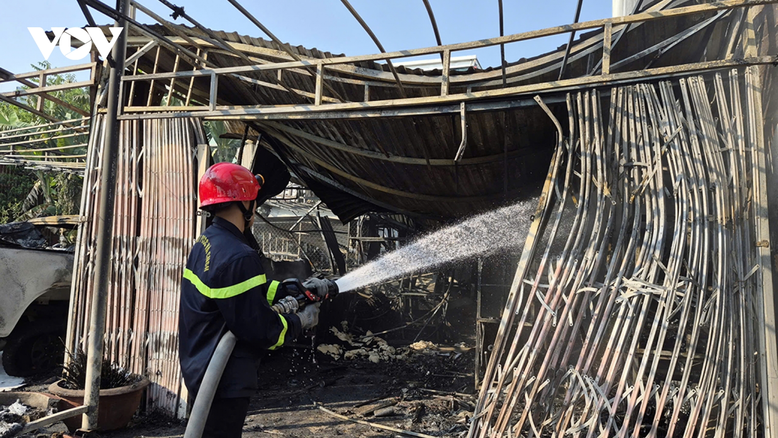 Kịp thời khống chế vụ cháy kho chứa hàng ở Đà Nẵng