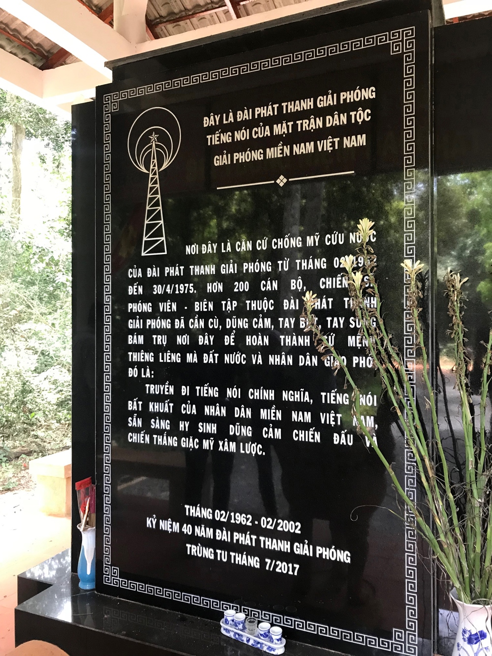 Bia tưởng niệm các liệt sĩ Đài Phát thanh Giải Phóng Vườn quốc gia Lò Gò - Xa Mát (huyện Tân Biên, tỉnh Tây Ninh)