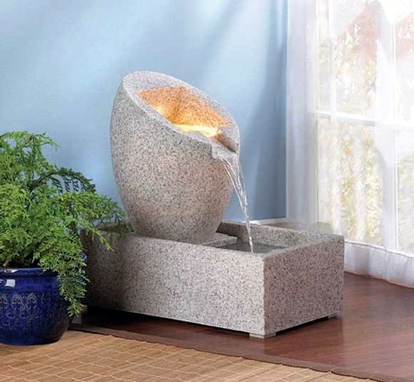 Đá được gọt đẽo tỉ mỉ thành đường cong để tạo thành đài phun nước xinh xắn.