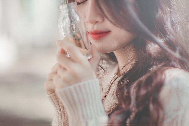 Phụ nữ đã tốn tiền mua mỹ phẩm thì đừng nên khóc vì người khác