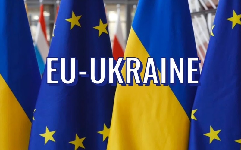 Cờ EU và Ukraine. Ảnh: Europa.
