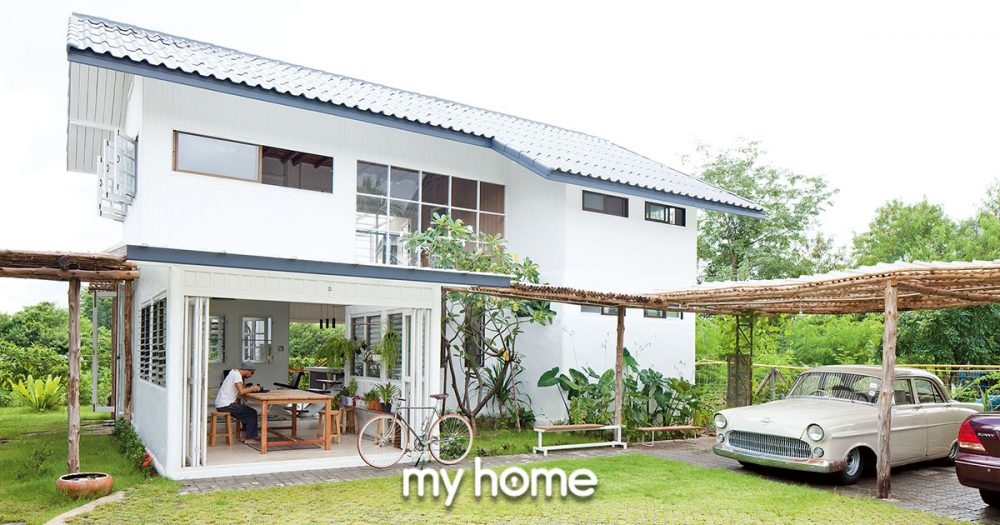 Ngôi nhà hai tầng tuy không lớn nhưng được bao quanh bởi thiên nhiên sẽ là một cuộc sống khiến không ít người phải ao ước.