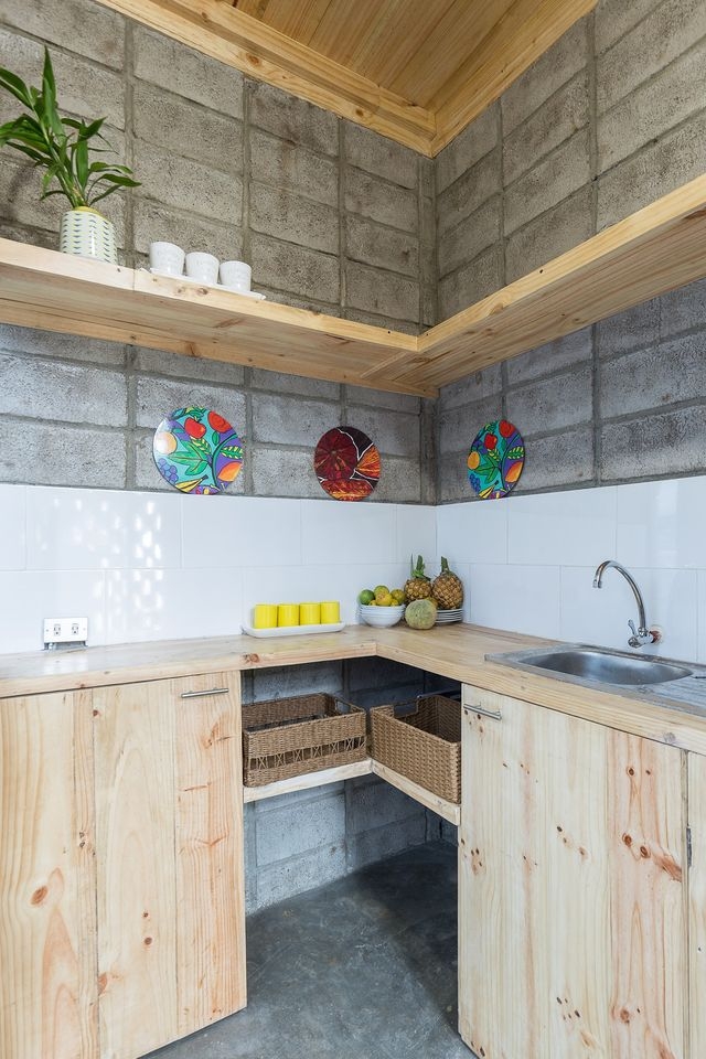 Căn bếp được thiết kế, trang trí tối giản nhất có thể nhưng vẫn mang lại sự quyến rũ, thu hút.