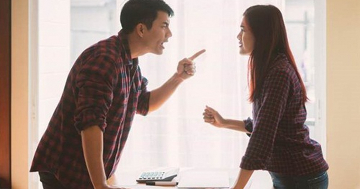 Tính toán chi li từng đồng với chính người nhà, thật không xứng mặt đàn ông ( Ảnh minh họa)