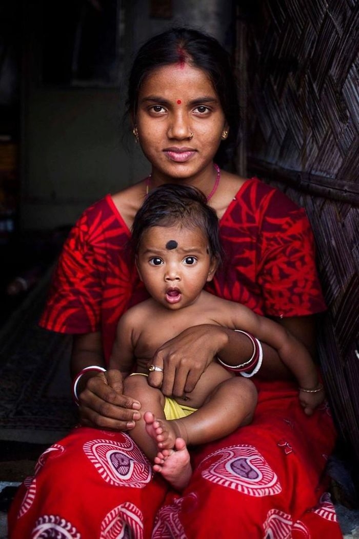 Arpita cùng con trai ở Ấn Độ.
