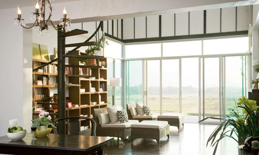 Không quá sang trọng, cầu kỳ nhưng không gian lại đưa đến cho gia chủ một cuộc sống hạnh phúc, thoải mái.