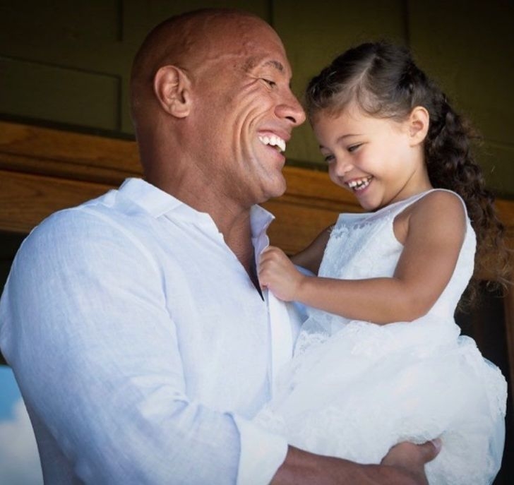 Nụ cười của The Rock bên con gái yêu.