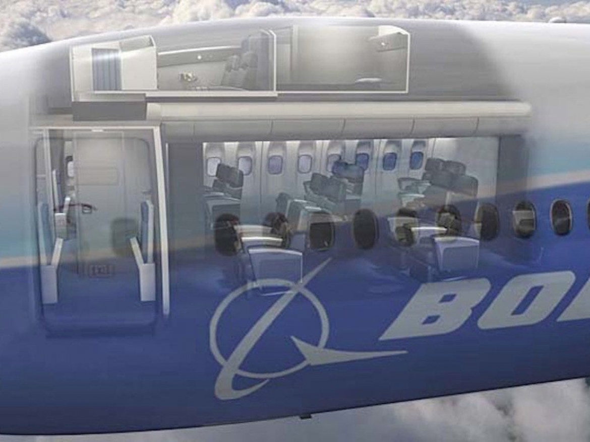 Trong máy bay Boeing 777, khoang tiếp viên được bố trí gần phía đầu máy bay, phía trên khoang hạng Nhất.