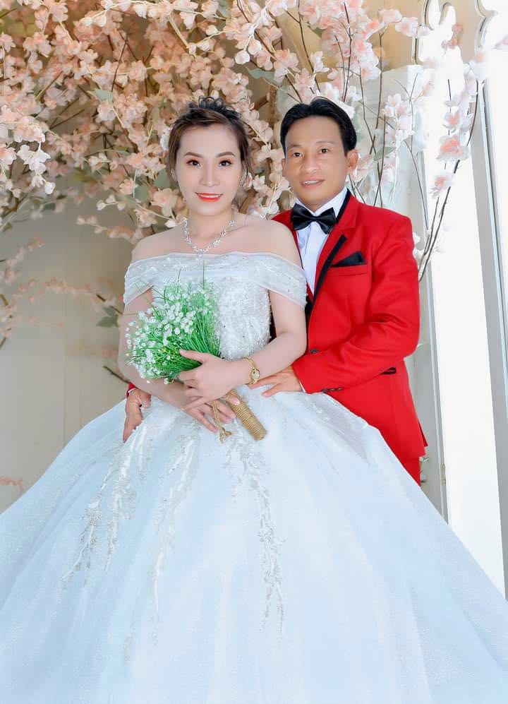 Ảnh cưới của cặp đôi.