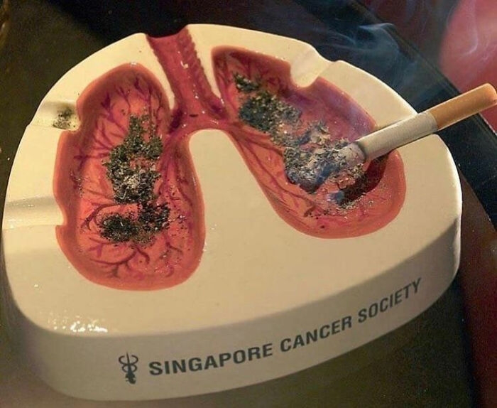 Chắc chẳng ai còn muốn hút thuốc nữa khi dùng cái gạt tàn này.