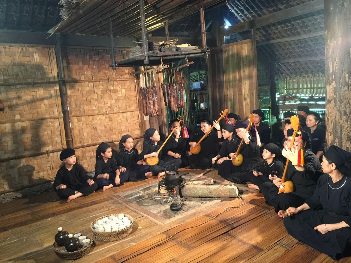 Truyền dạy hát then, đàn tính tại Thái Nguyên.