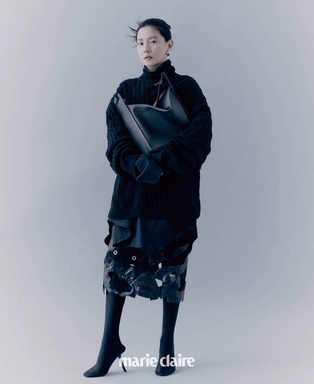 Trên gương mặt của cô dường như không có dấu hiệu tuổi tác. Vóc dáng của Lee Young Ae thon gọn ngỡ ngàng dù cô đã trải qua 2 lần sinh nở.