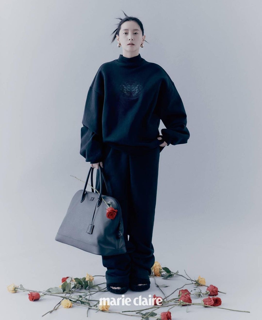 Đặc biệt, trong lần tái xuất này, mỹ nhân xứ Hàn còn biến hóa với hình tượng cá tính, lạnh lùng, khác hẳn vẻ dịu dàng thường thấy.