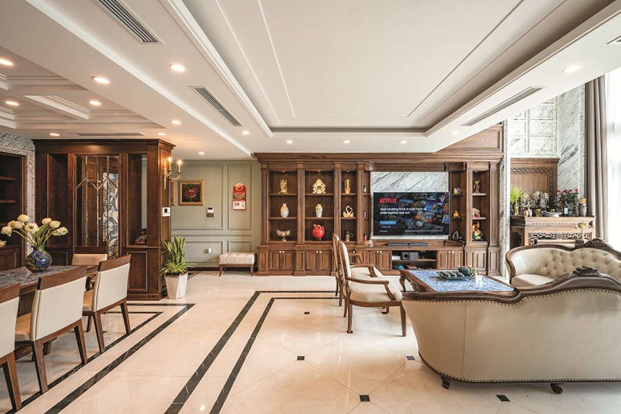 Căn hộ duplex rộng 266m2 nằm trong một khu đô thị mới ở quận Cầu Giấy, Hà Nội là tổ ấm của một gia đình 4 người. Chủ nhà là người thích sự sang trọng lịch lãm của phong cách tân cổ điển nên đã chọn phong cách này cho không gian sống của mình.