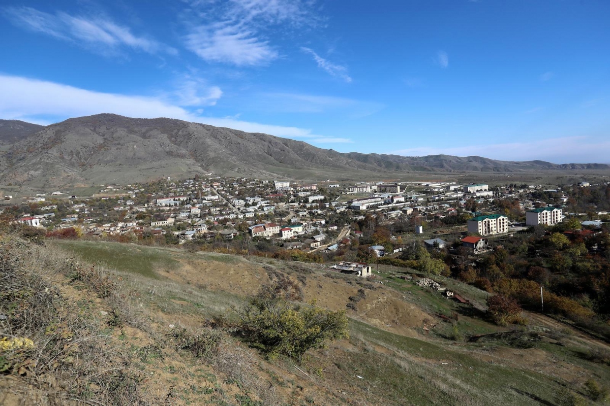 Toàn cảnh trên cao thị trấn Hadrut thuộc khu vực Nagorno-Karabakh hiện do lực lượng Azerbaijan kiểm soát ngày 25/11/2020. Ảnh: Reuters