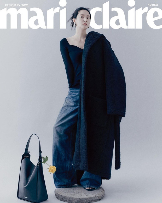 Mới đây, tạp chí Marie Claire công bố "Nữ thần" Lee Young Ae là gương mặt trang bìa số tháng 2/2021. 