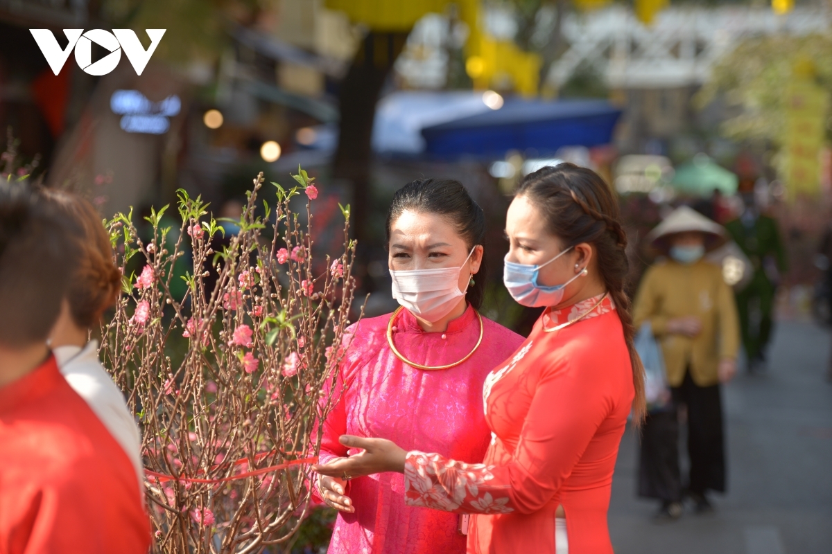 Họ tìm thấy giữa những hối hả, tấp nập là khoảng lặng, sự bình yên mà không phải phiên chợ nào cũng có.