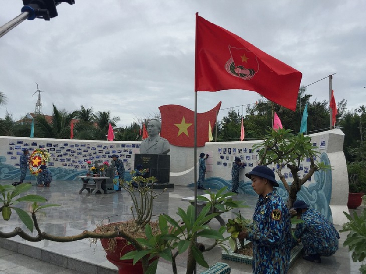 The statue of General Vo Nguyen Giap on Son Ca island