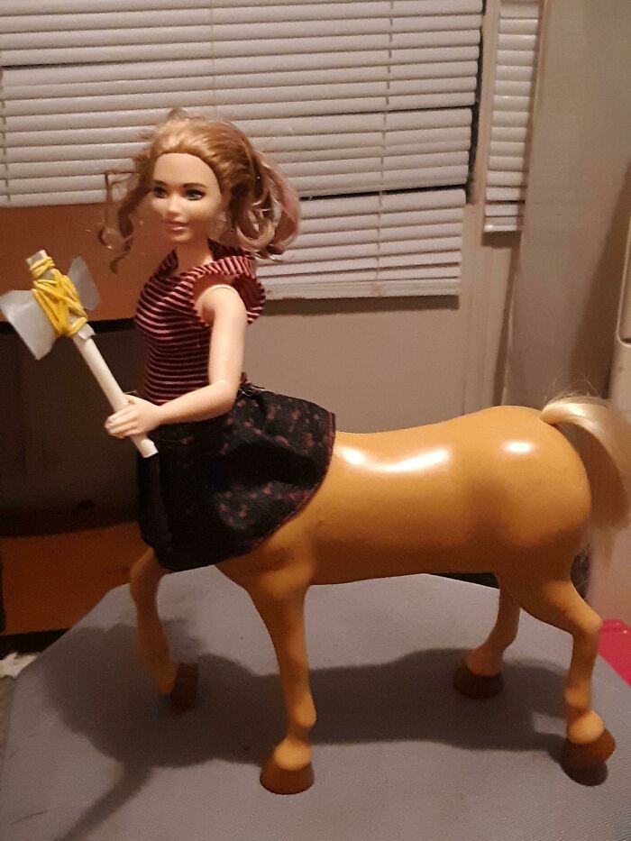 Khi tôi mua búp bê Barbie về cho con gái...