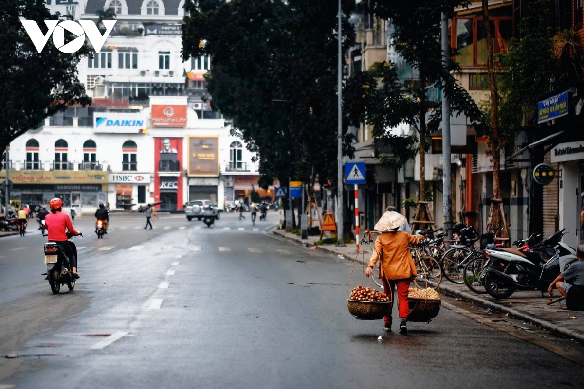 Seeing street vendors at work is a common sight in the capital during this time of year.