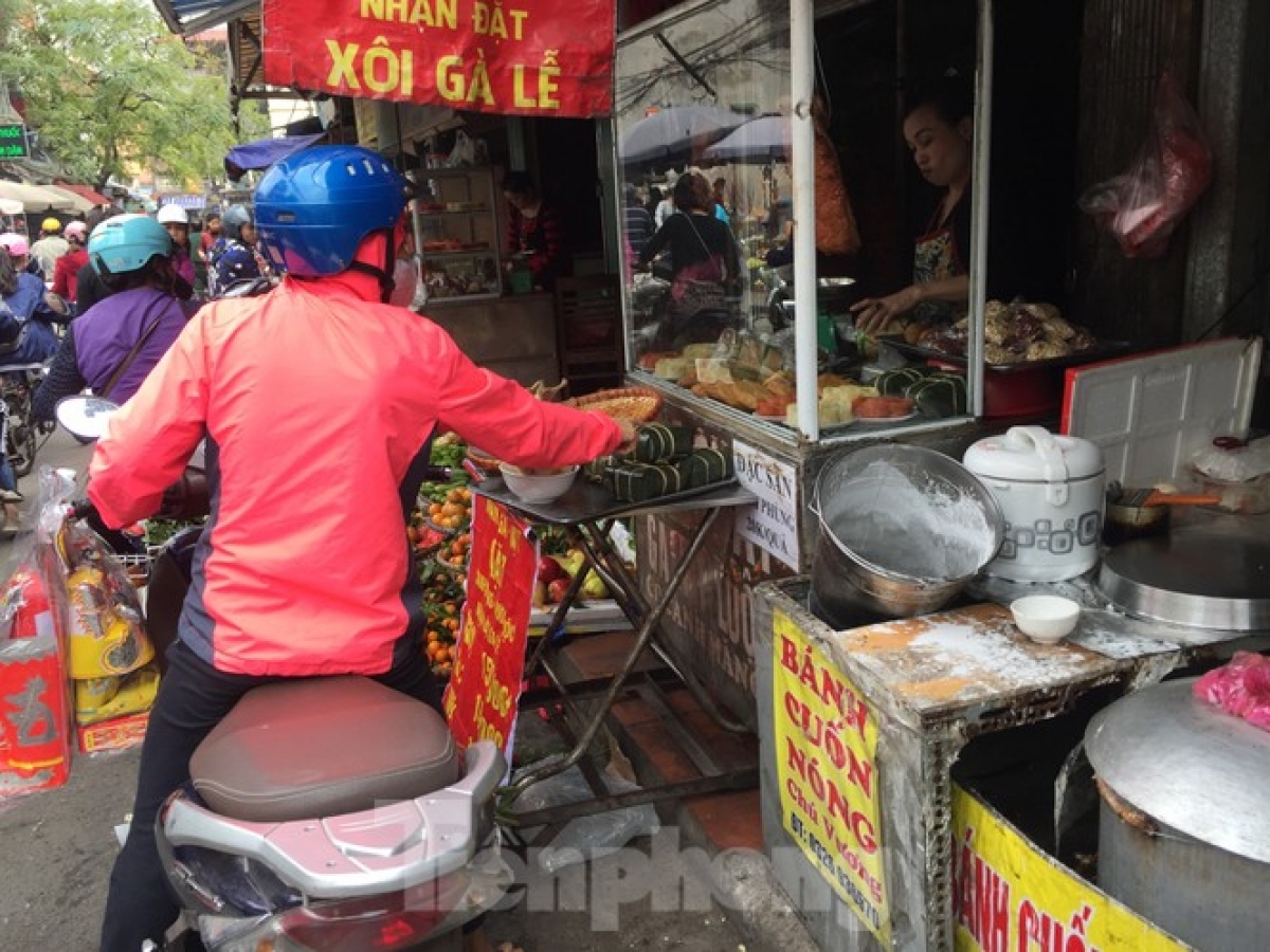 A variety of processed food, including boiled chicken, spring rolls, and sticky rice, prove popular as they help locals save time.