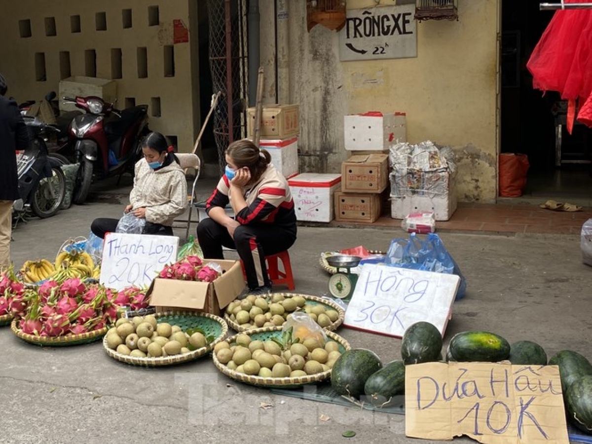 Some types of fruit are cheap, with a single watermelon costing VND10,000, equivalent to US$0.43, per kilogram, whilst dragon fruit is priced at VND20,000, US$0.86, per kilogram.