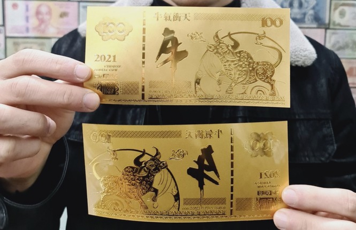 This paper money souvenir from Macao (China) is valued at VND350,000.