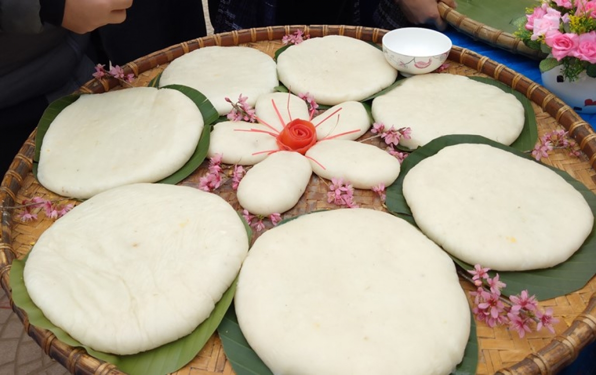 The cake symbolises happiness, prosperity, and luck ahead in a new year.