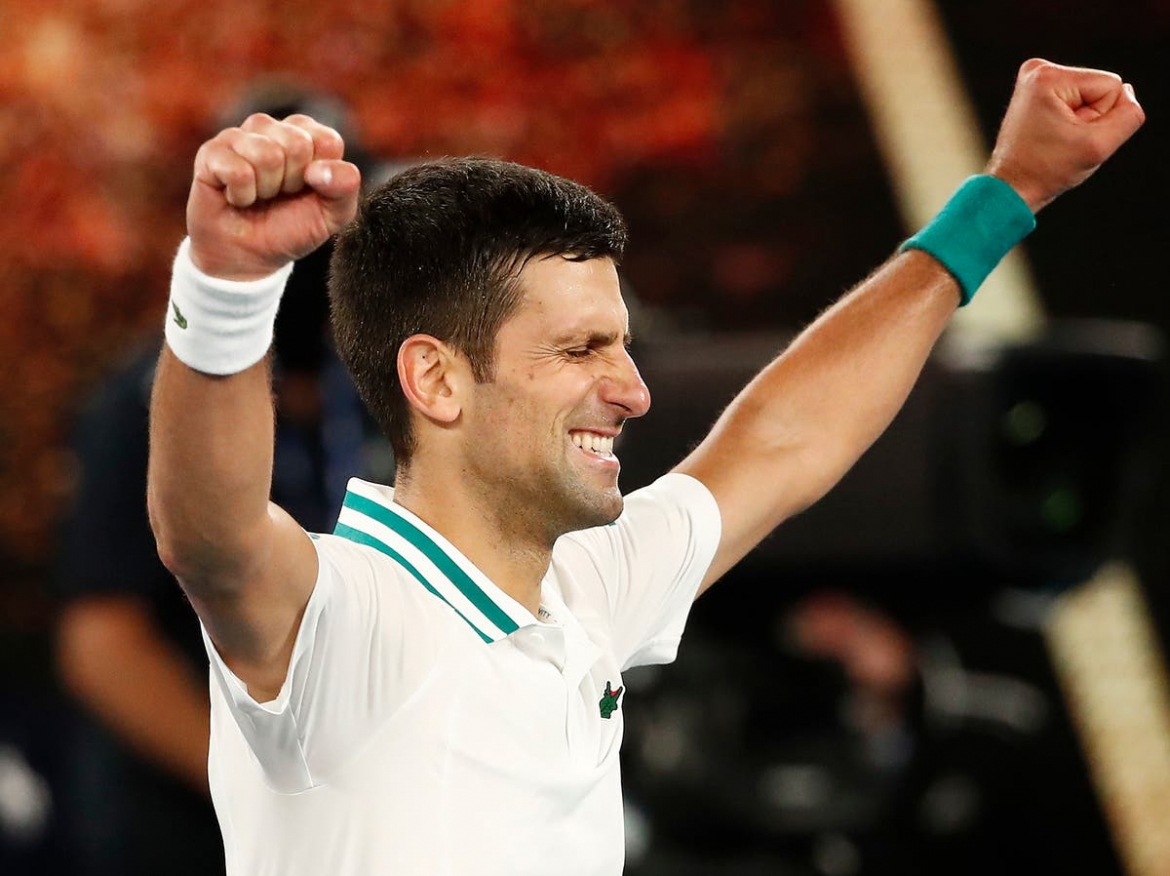 Djokovic thể hiện sức mạnh vượt trội trước Medvedev ở trận chung kết Australian Open 2021. (Ảnh: Getty).