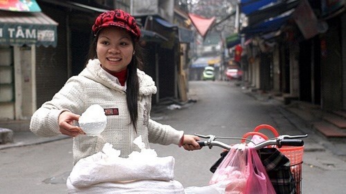 A bowl of salf must be full with a top, symbolising fullness