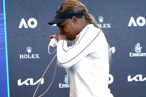Serena Williams bật khóc trong phòng họp báo sau thất bại ở bán kết Australia Open 2021. (Ảnh: Getty)