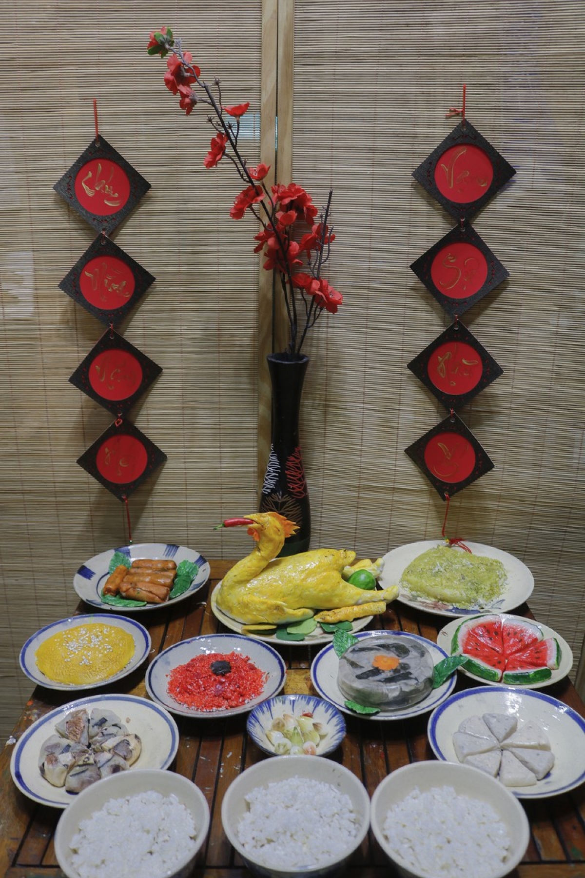 Traditional Tet offerings from northern localities include Banh Chung (a sticky rice cake), thịt đông (pork jelly), dưa hành (pickled onions), giò nạc (boiled lean pork sausage), and boiled chicken.