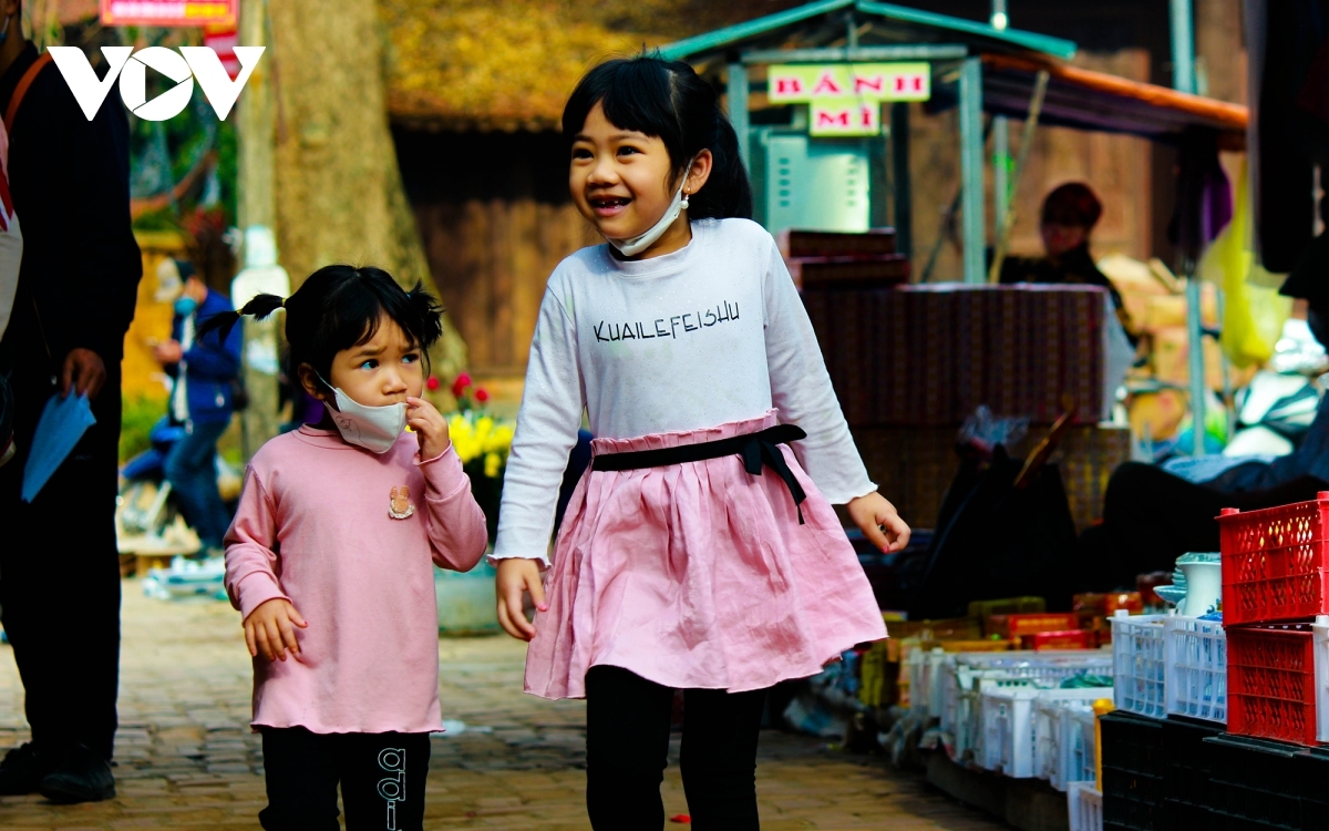 Going shopping around the traditional market proves to be an unforgettable memory, with many locals reminiscing about their childhood.