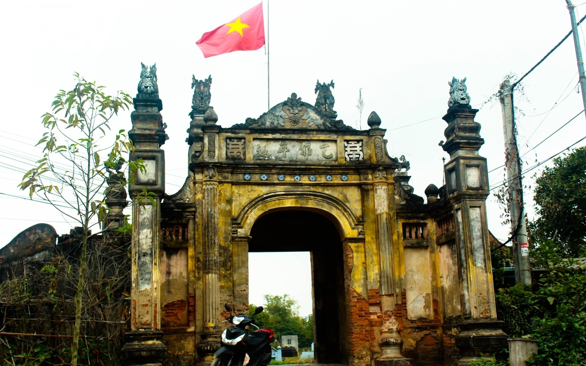 Guests are able to visit a traditional market after walking through Nom village gate.