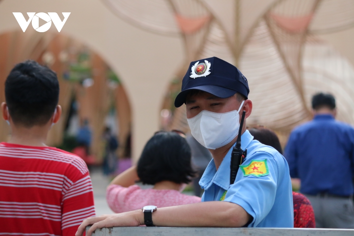 Security forces are on hand as they remind people to not gather in crowds and to don face mask while visiting Nguyen Hue flower street.