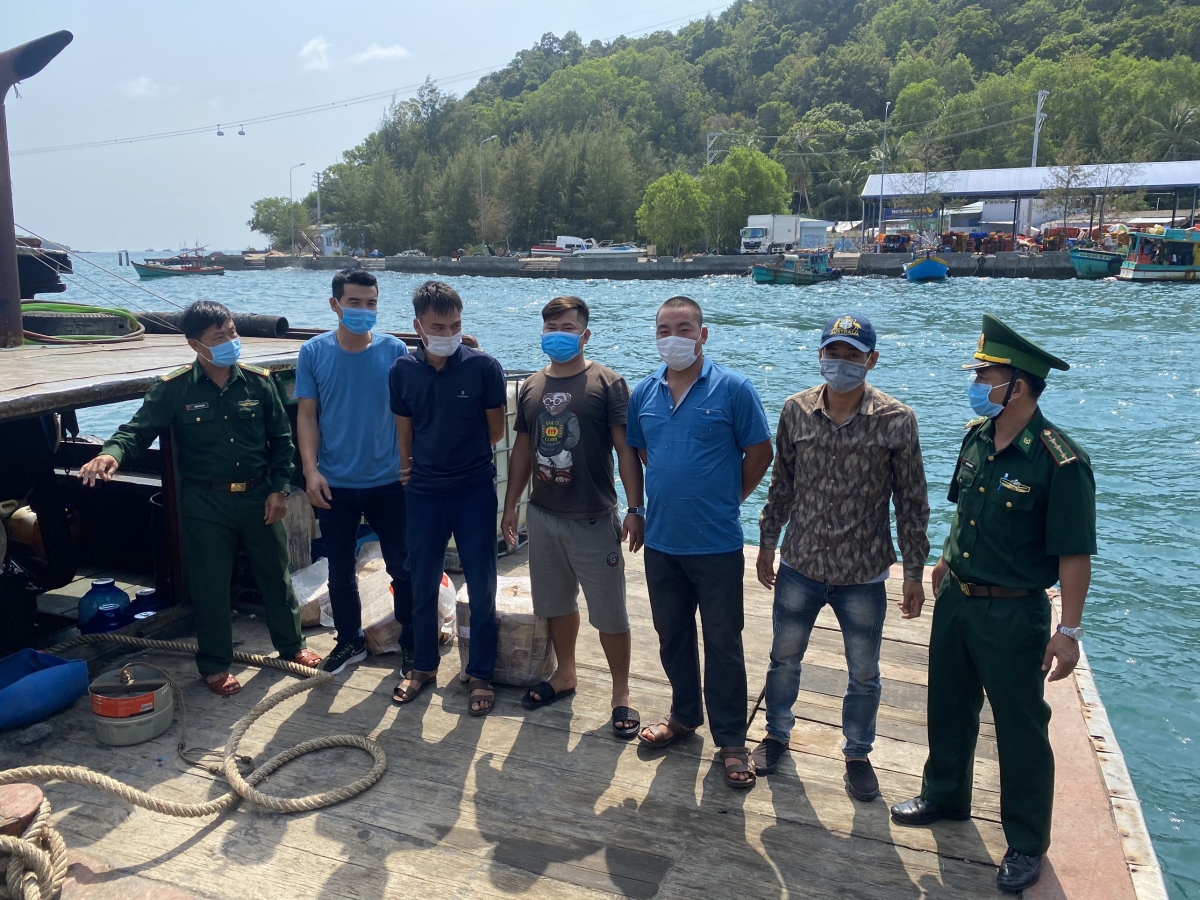 5 đối tượng bị bắt khẩn cấp.