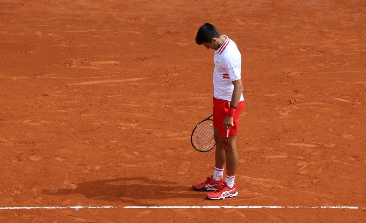 Djokovic thất vọng sau trận thua khó tin trước Evans. (Ảnh: Getty).