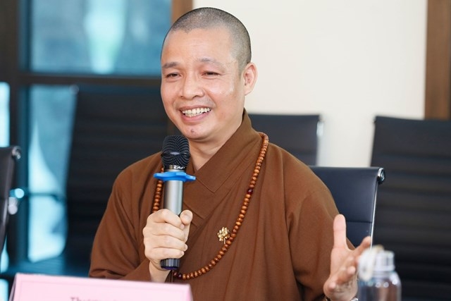 Thượng tọa Thích Minh Quang chia sẻ tại Tọa đàm. (Ảnh: Quang Vinh/Đại Đoàn kết).