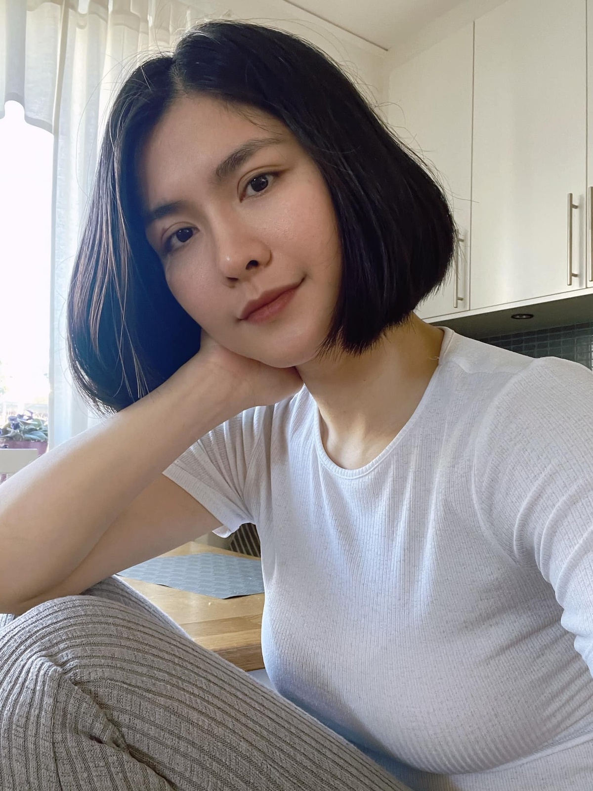 Nhớ lại quãng thời gian tạm ngừng nghệ thuật, Bích Huyền nói: "Nói không nhớ thì không phải. Thỉnh thoảng, tôi cũng nhớ nhưng vượt qua được vì cuộc sống là như vậy, điều gì cũng có thời điểm của nó". Rời xa showbiz là quyết định cá nhân của Bích Huyền, cô quan điểm: "Không có quá khứ sẽ không có hiện tại. Hiện tại thay đổi con đường sắp tới, những gì đang gieo trồng sẽ gặt hái ở phía trước, nên nhìn lại quá khứ cũng tốt nhưng nhìn để lấy đó làm động lực bước tiếp chứ không phải để chôn chân ở đó".