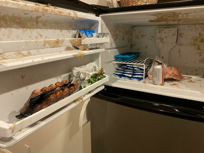Chỉ là lon soda bị nổ thôi mà.